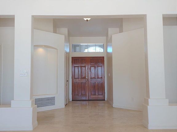 3rd image of 8380 N Westcliff Dr