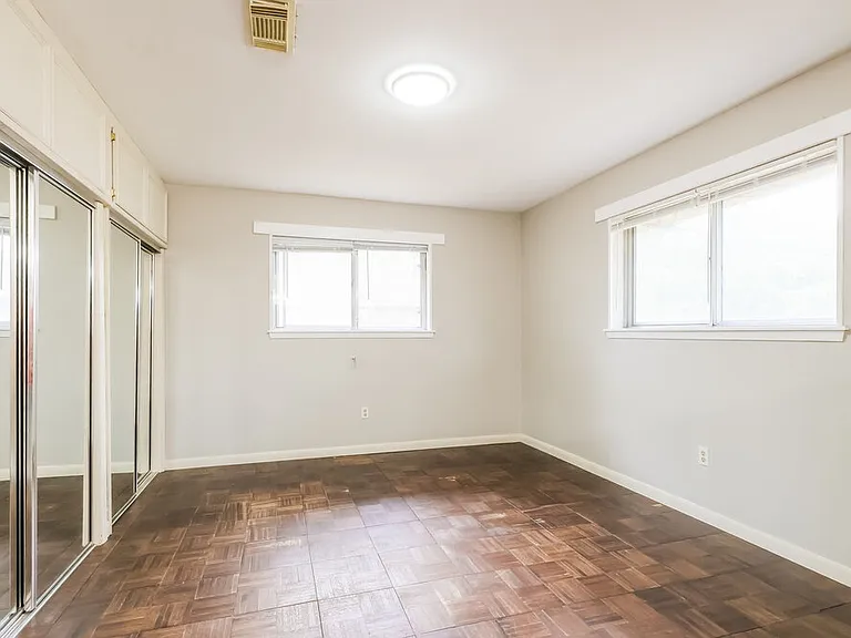 200 Montrose Cir — Photo 11