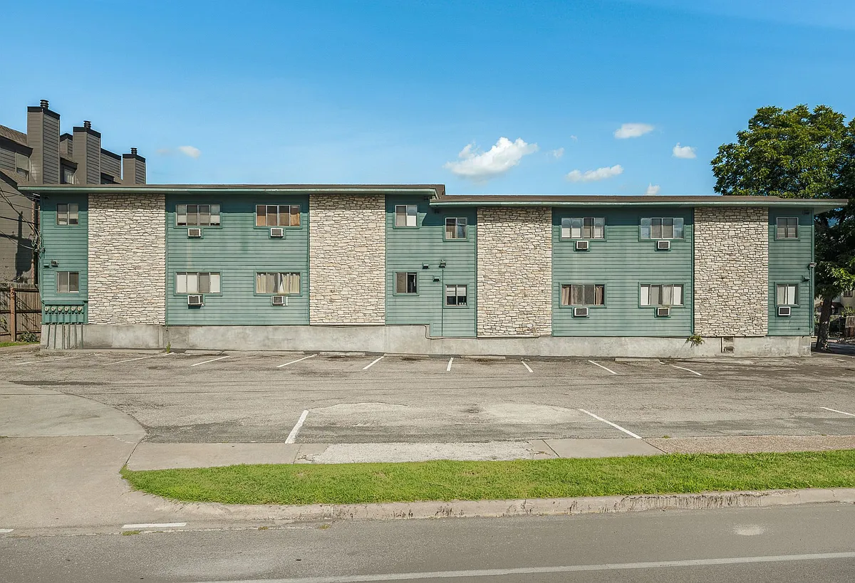 Building Photo - Elmwood Pl. Apts.
