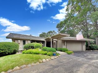 24283 N Grandview Dr, Lake Barrington, IL 60010