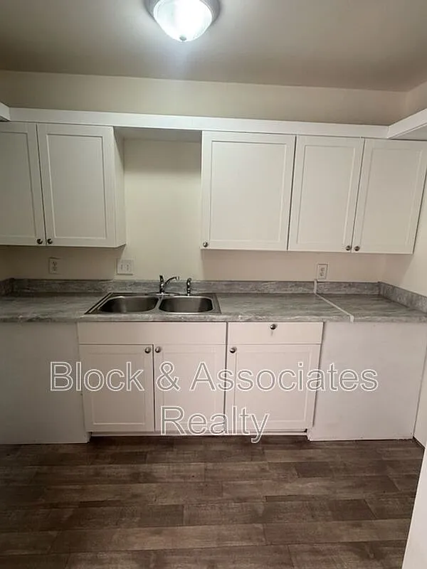 2 bed, 1.5 bath, $895 — Photo 2