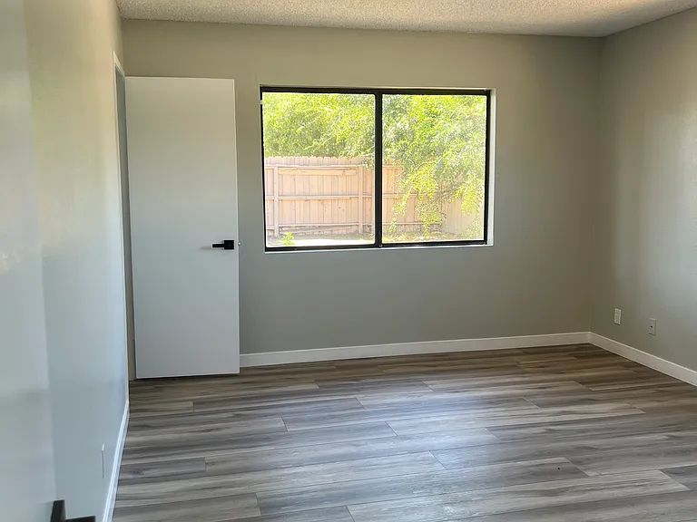 9210 Langdon Ave — Photo 28