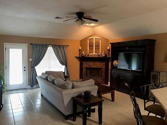 5th image of 133 Oak Moss Dr