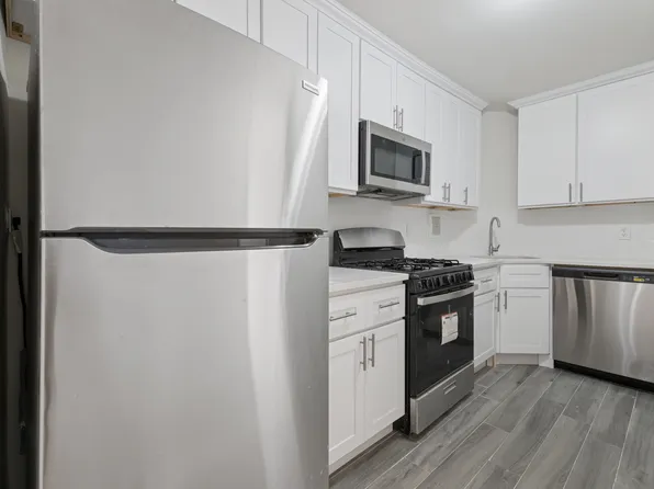1530 East 8th Street 7A image 2 of 5