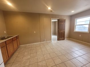 714 1/2 W 1st St - 10, Grand Island, NE 68803