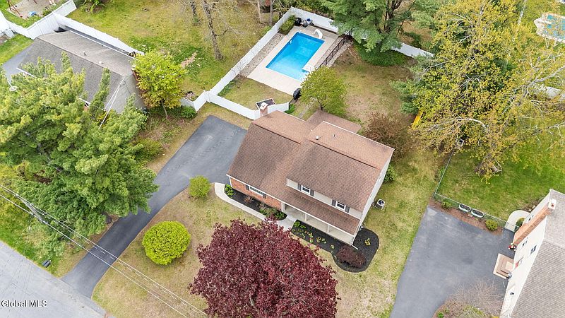 3rd image of 3278 Marilyn Street