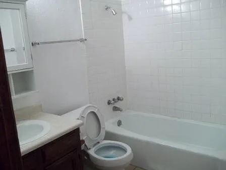 2404 Chelwood Park Blvd NE — Photo 13