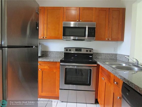 3rd image of 560 SE 2nd Ave APT H25