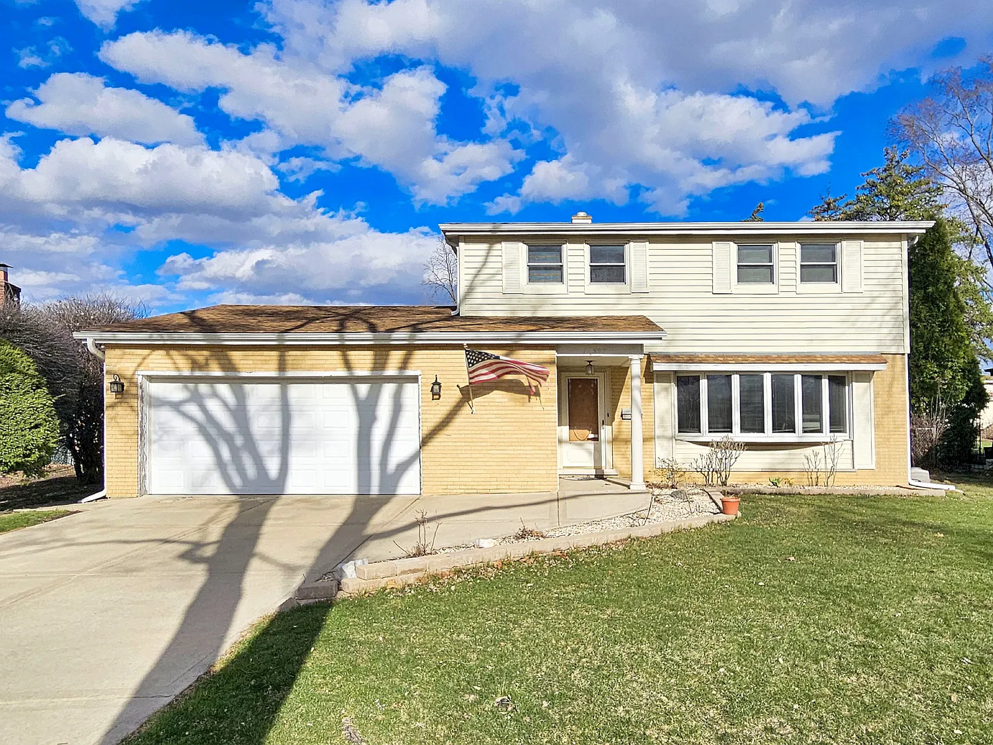 357 N Pioneer Dr photo 1