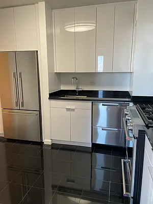 Rented by Solow Realty | media 25