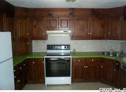 2nd image of 1028 Oak St