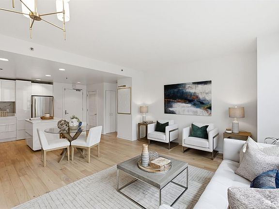 2nd image of 250 King St Unit 722