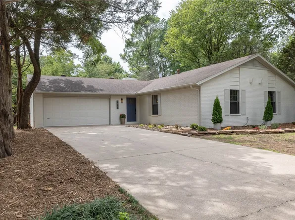 1833 E Briarcliff St, Fayetteville, AR 72703