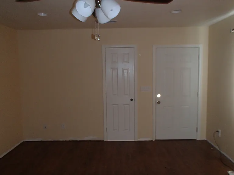 1221 Fordham Ave — Photo 9