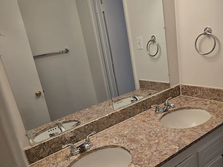 Parkway Townhomes — Photo 10