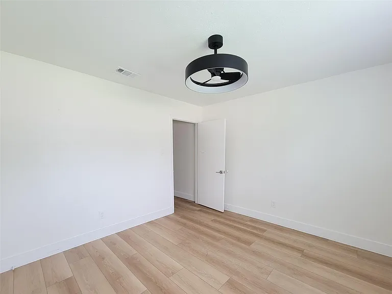 8103 Wind Forest Dr — Photo 15
