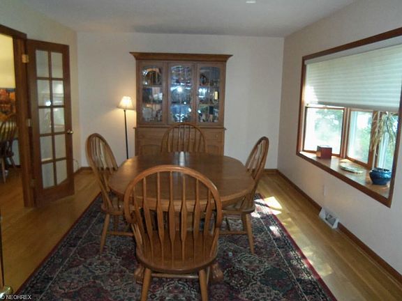 3rd image of 486 Windsor Dr