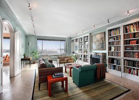 Sold by Warburg | media 1