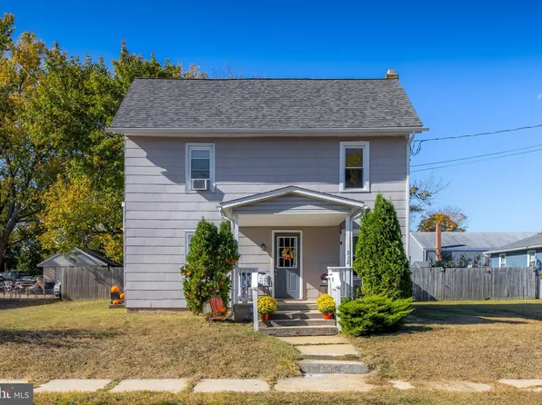 212 N New St, Clayton, NJ 08312