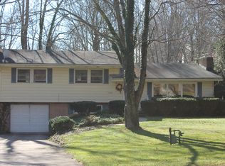 3412 Hemphill Rd, Barberton, OH 44203