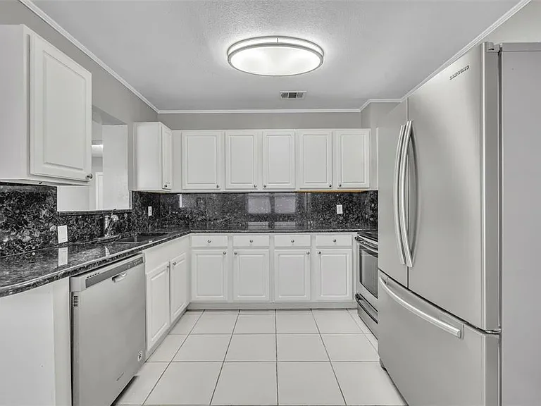 1811 Park Lake St — Photo 11