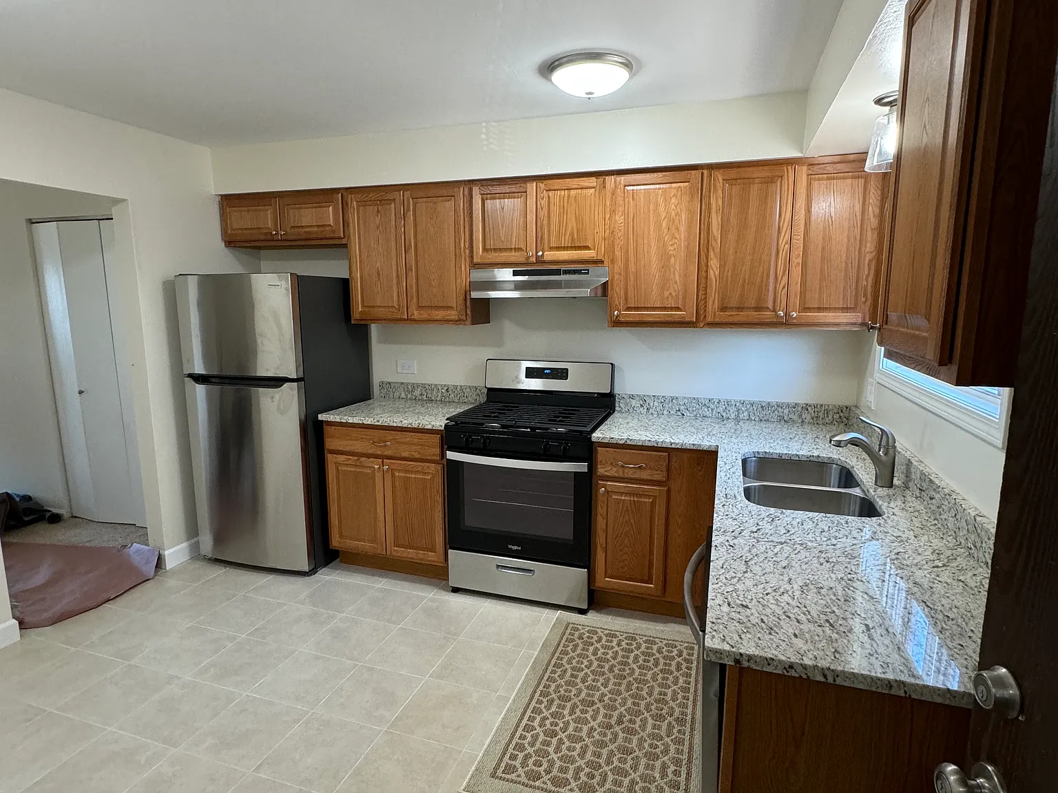 2 bed, 1000 sqft, $1,650 — Photo 2