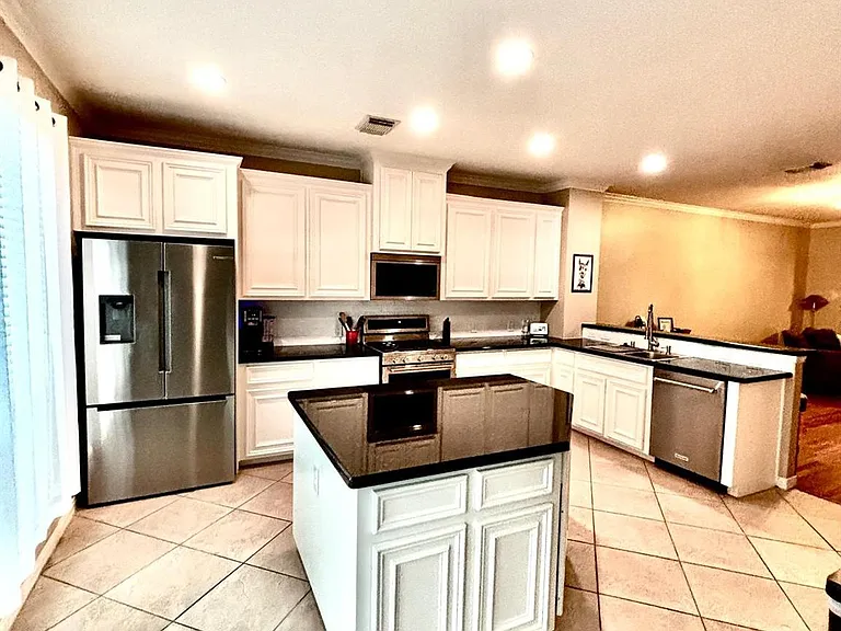 1310 W Webster St — Photo 19