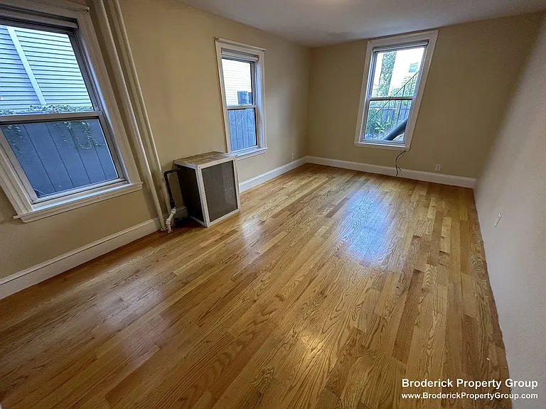 381 Dorchester St #1B — Photo 8