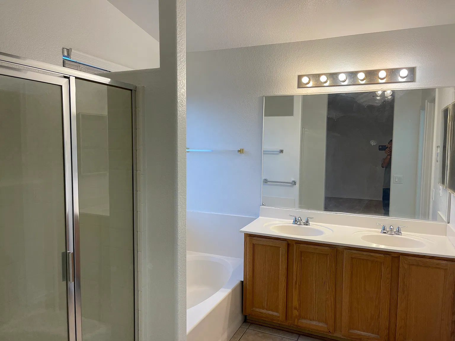 4 bed, 1872 sqft, $2,345 — Photo 4