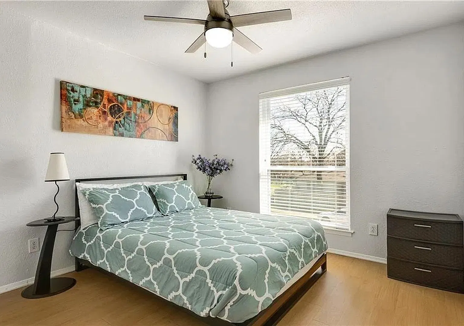 Room in 2 Bedroom Home in Austin — Photo 2