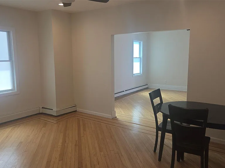 229 E Walnut St — Photo 5
