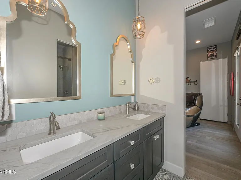 5861 E Cloud Rd — Photo 38