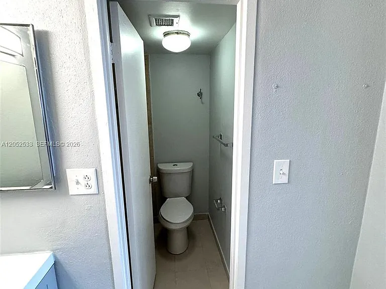 7545 E Treasure Dr #8J — Photo 11