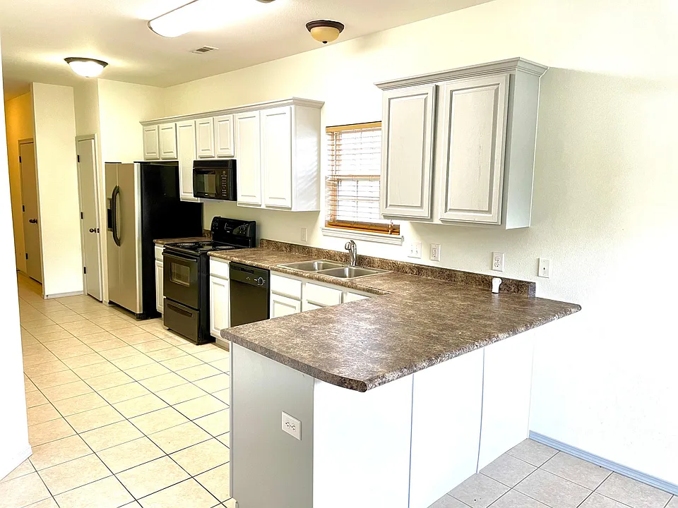 3187 W Old Farmington Rd