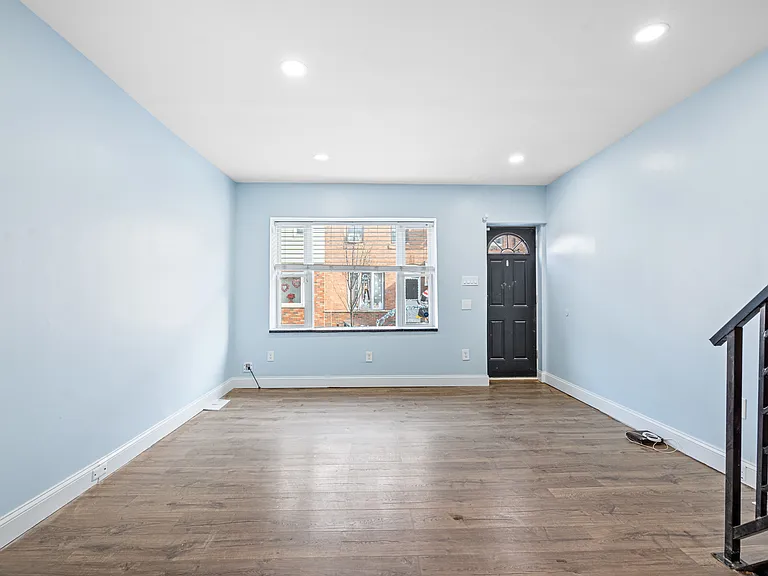 2420 S Percy St — Photo 3