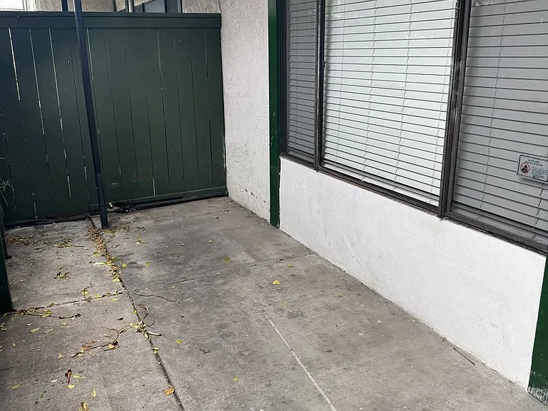 1735 E Washington St #E11 — Photo 2