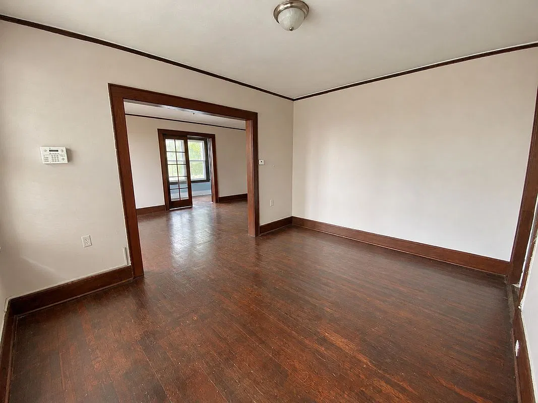 2 bed, 1.0 bath, 999 sqft, $1,900 — Photo 3