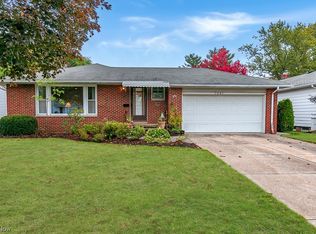 1601 Algiers Dr, Mayfield, OH 44124