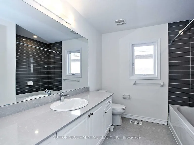 1477 Blackmore St — Photo 17