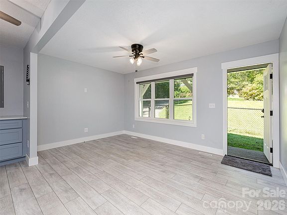 4th image of 4103 Turnpike Rd