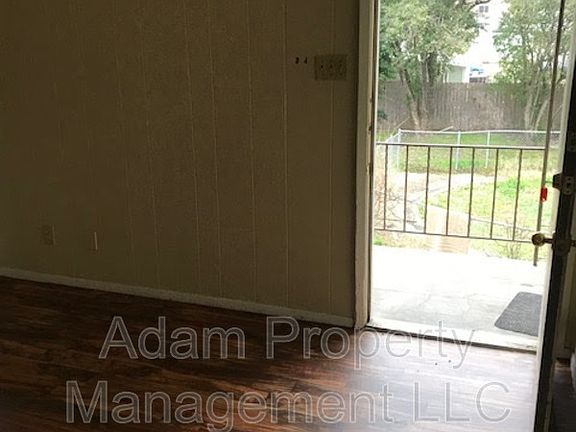 4th image of 1015 Hall Ave #28