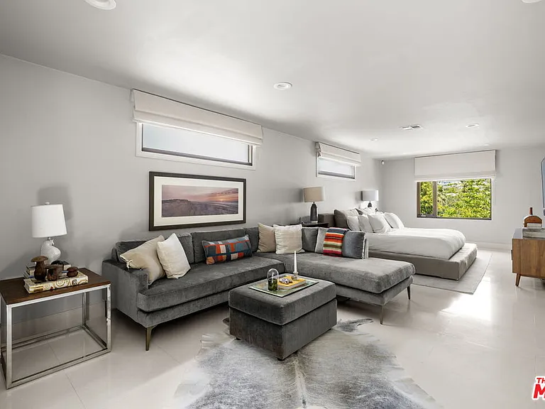 2035 De Mille Dr — Photo 17