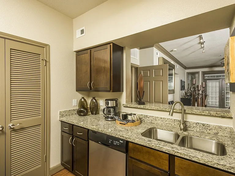 Deerwood Apartments — Photo 5