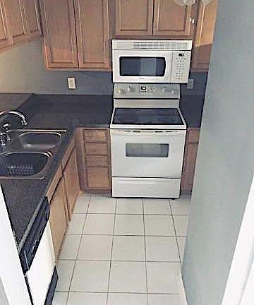 5th image of 3070 Sir Hamilton Cir #3