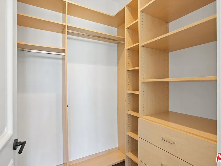 520 N Palm Dr — Photo 34