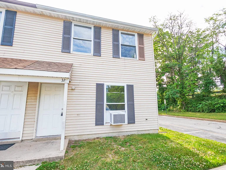 32 Beau Rivage Dr — Photo 1