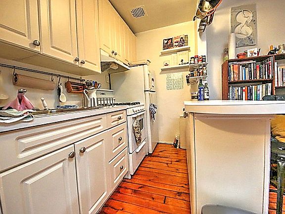 4th image of 926 President St #5F