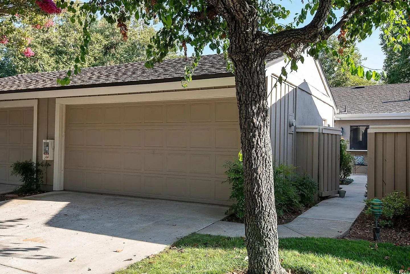 2 bed, 1299 sqft, $4,200 — Photo 1
