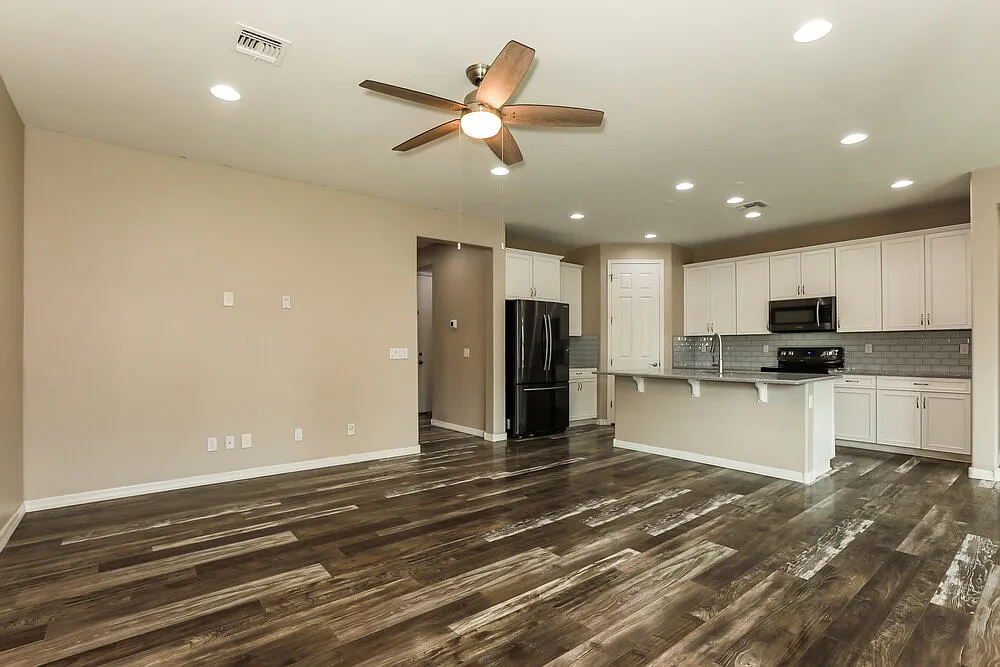 3 bed, 2.0 bath, 1571 sqft, $1,895 — Photo 4