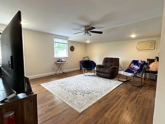 2nd image of 3900 Crane Ave